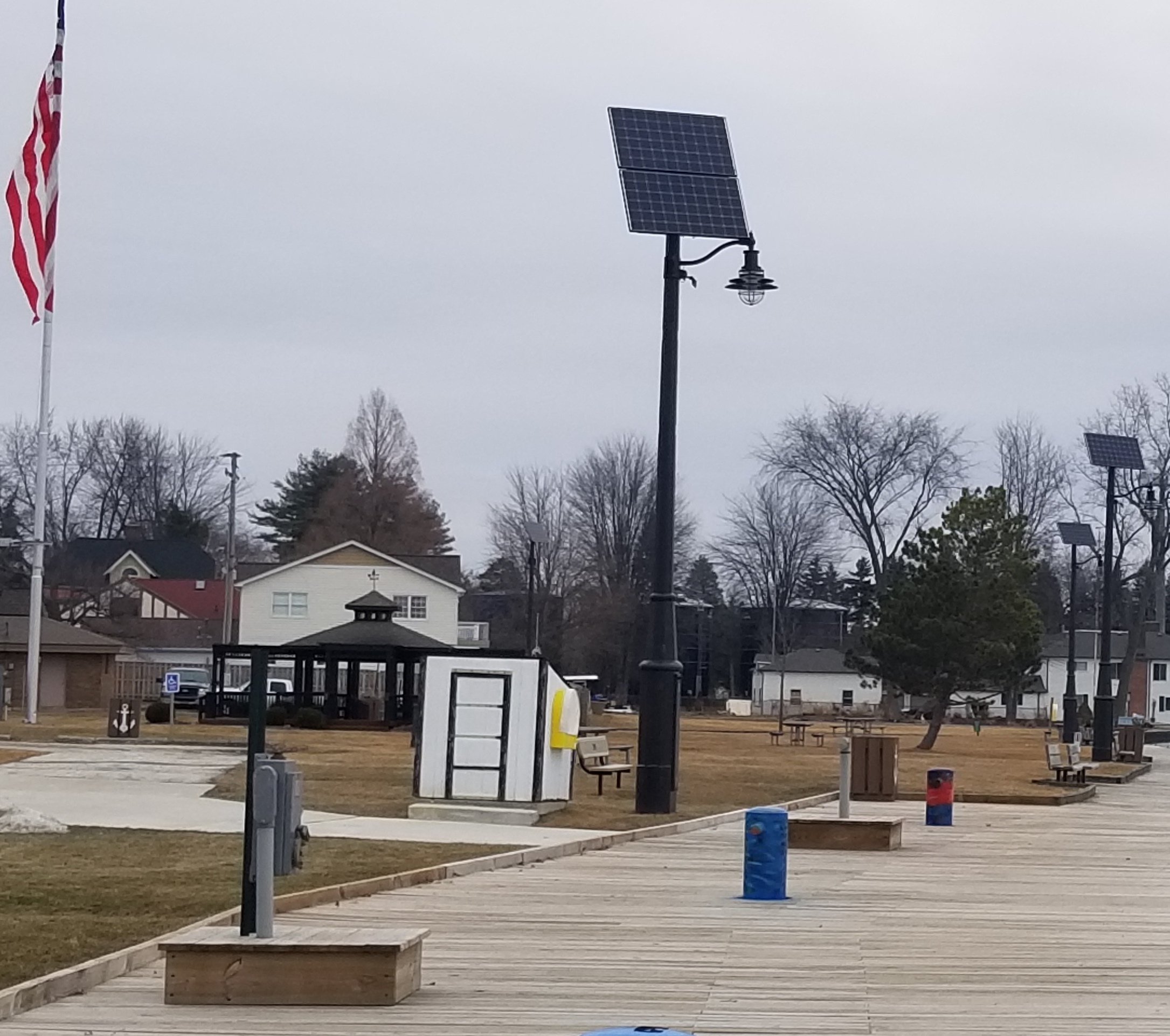 Smart Off-Grid Lighting for Waterfront Boardwalk