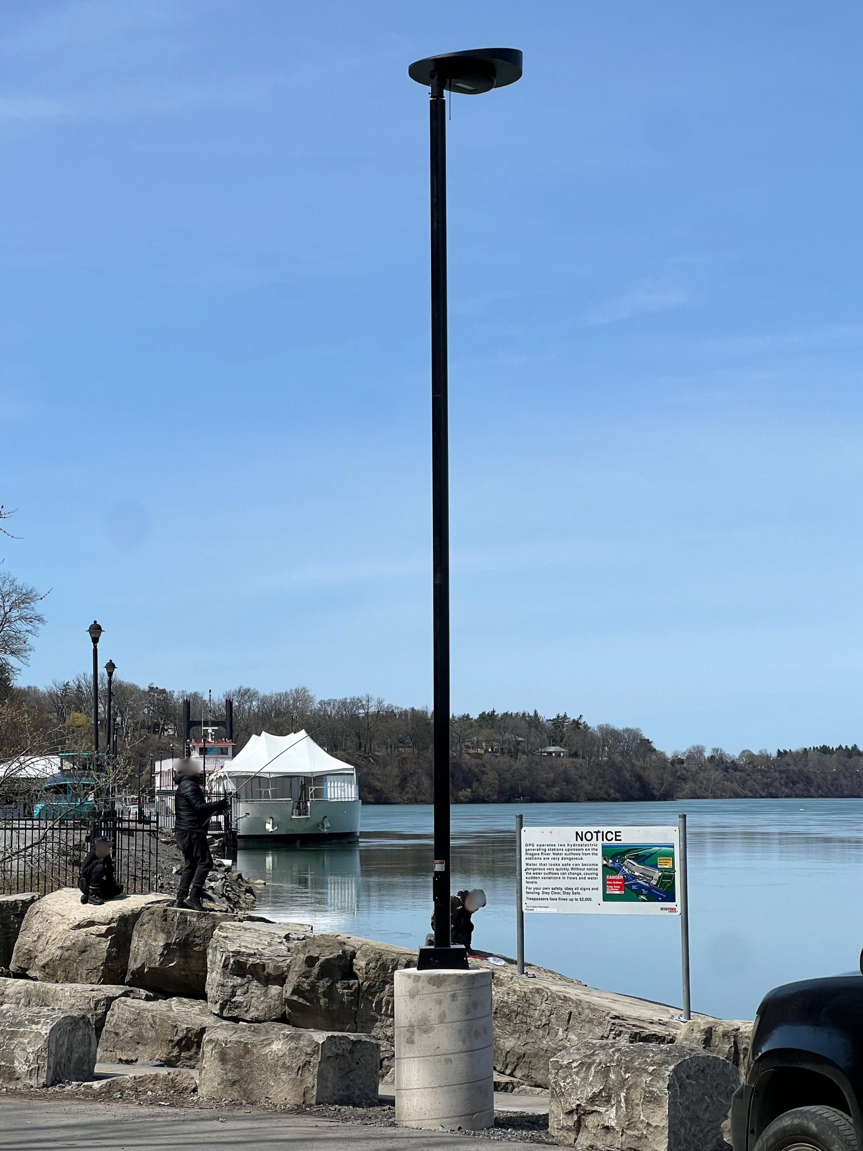 Single & Triple-Mounted All-in-one Pedestrian Walkway Lighting