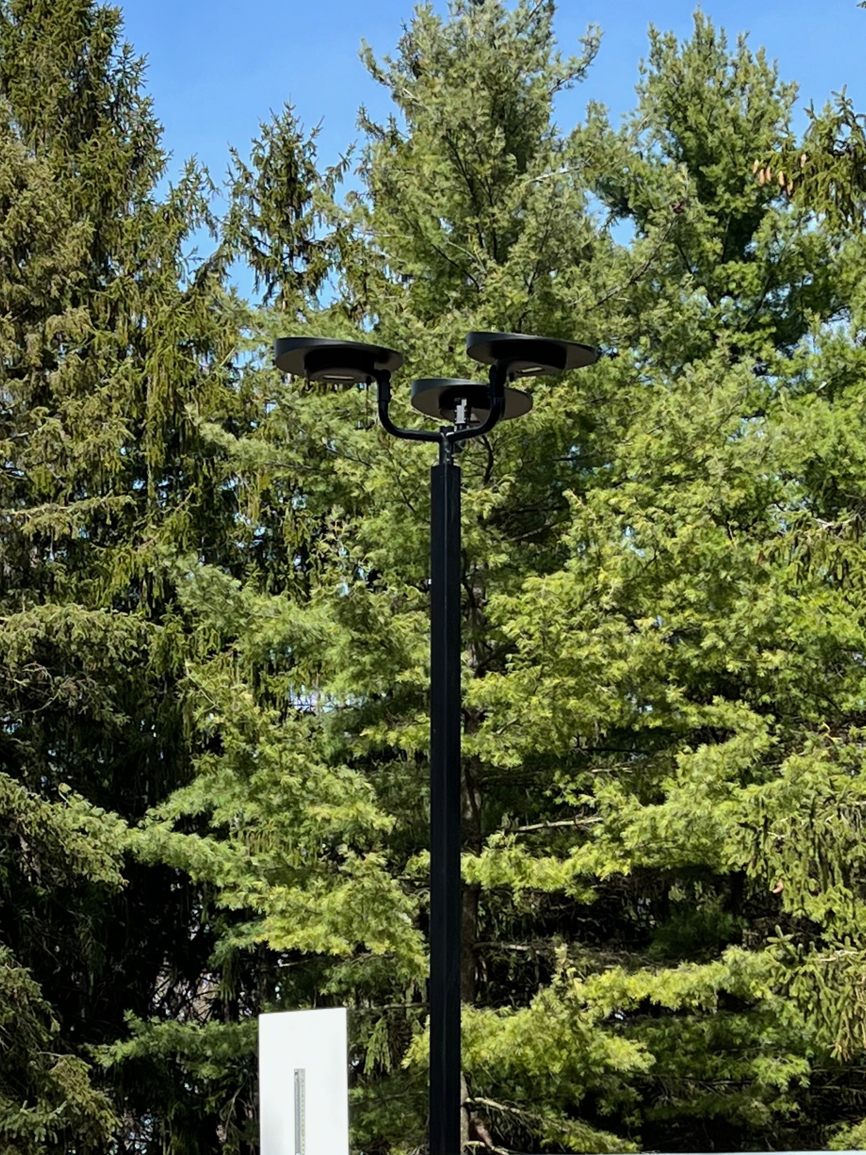 Single & Triple-Mounted All-in-one Pedestrian Walkway Lighting